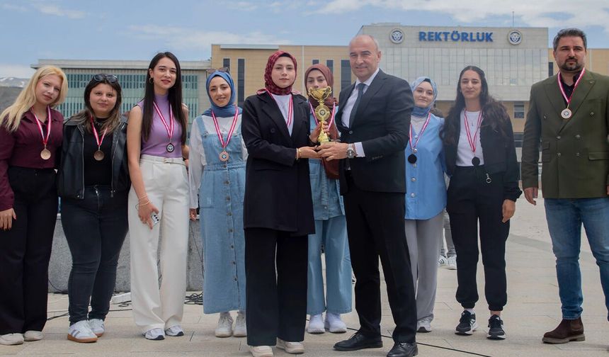 EBYÜ Bahar Şenlikleri'nde Dereceye Girenlere Ödülleri Verildi