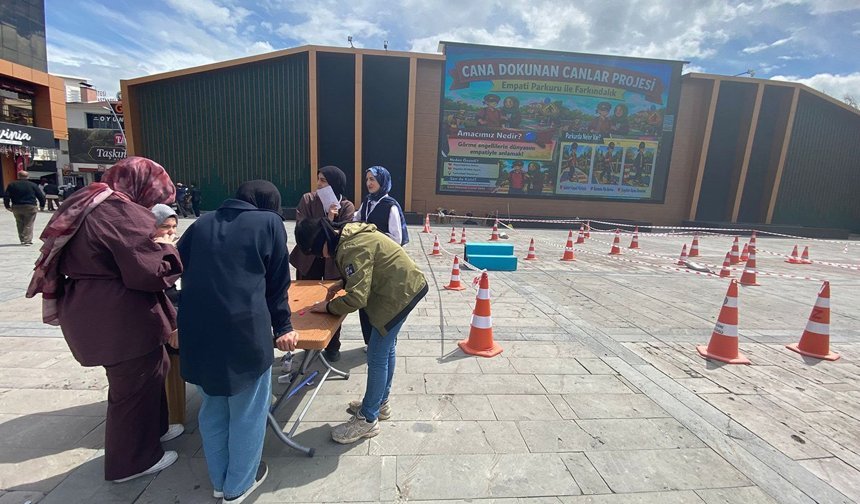 İmam Hatipli Öğrencilerden Empati Parkuru