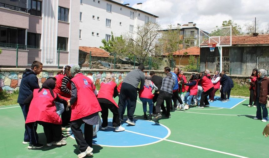 Erzincan'da 'Engel Yok' Mesajlı Renkli Buluşma