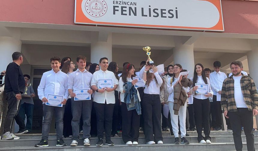 Fen Lisesi Öğrencileri Şarkılarla Yarıştı, Birincilik 9/B’nin Oldu