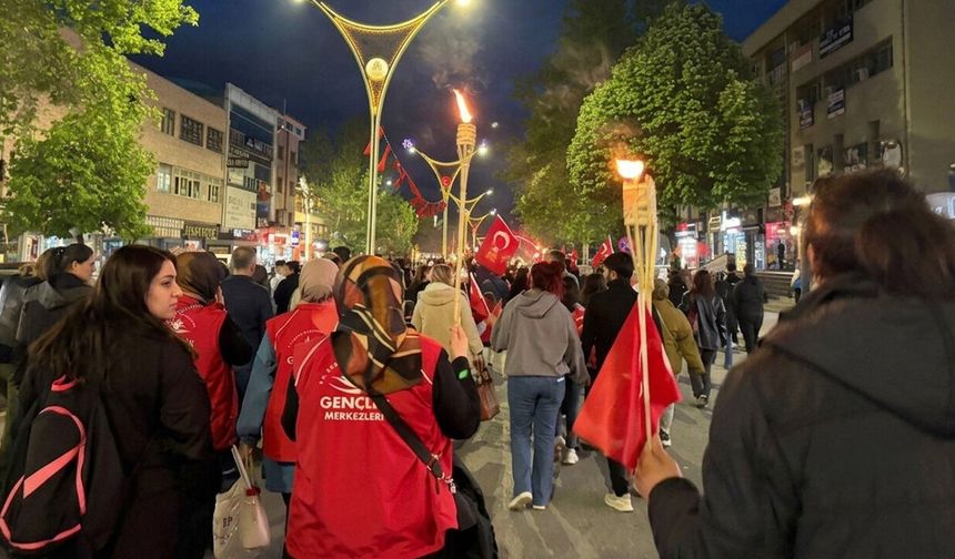 Erzincan'da Meşaleli 19 Mayıs Yürüyüşü Düzenlendi