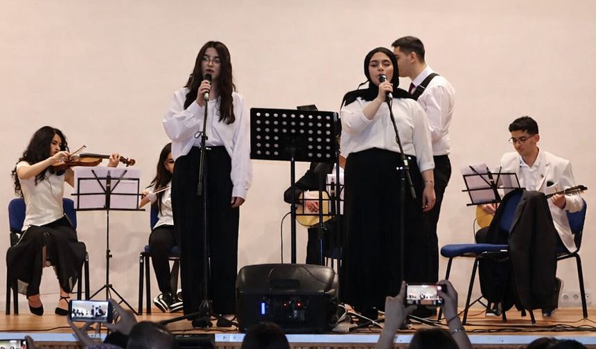 Erzincan Gençlik Merkezlerinde Gençlik Konseri Coşkusu