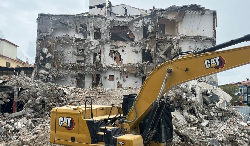 Erzincan’da Riskli Binalar Yıkılıyor