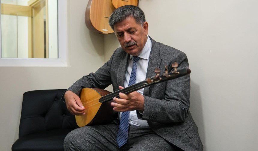 Başkan Aksun’dan Bağlama Resitali…
