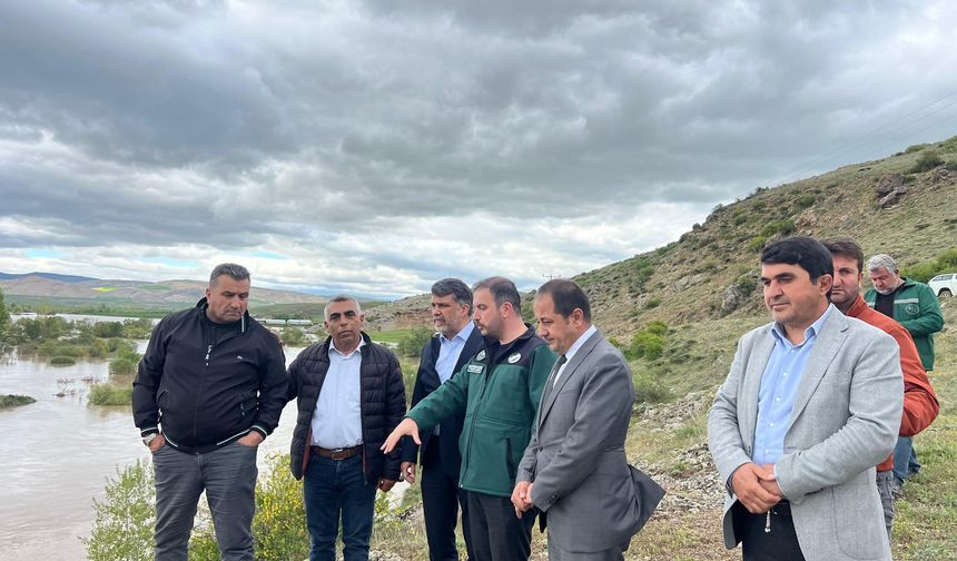 AK Parti İl Başkanı Kabadayı Taşkın Bölgesinde İncelemelerde Bulundu