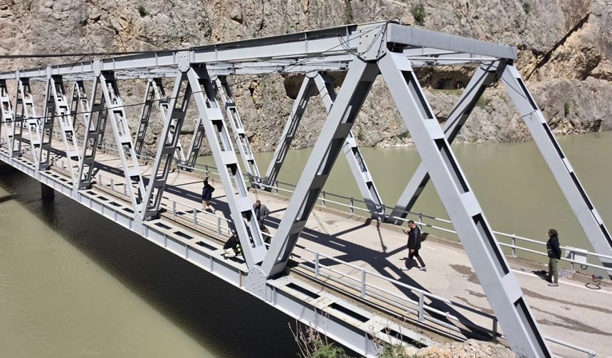 Kemaliye'de Şırzi Köprüsü Akşam Turizmine Hazırlanıyor