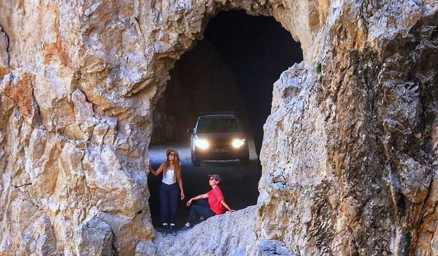 132 Yılda Yapılan Taş Yolu Turistleri Kendine Çekiyor