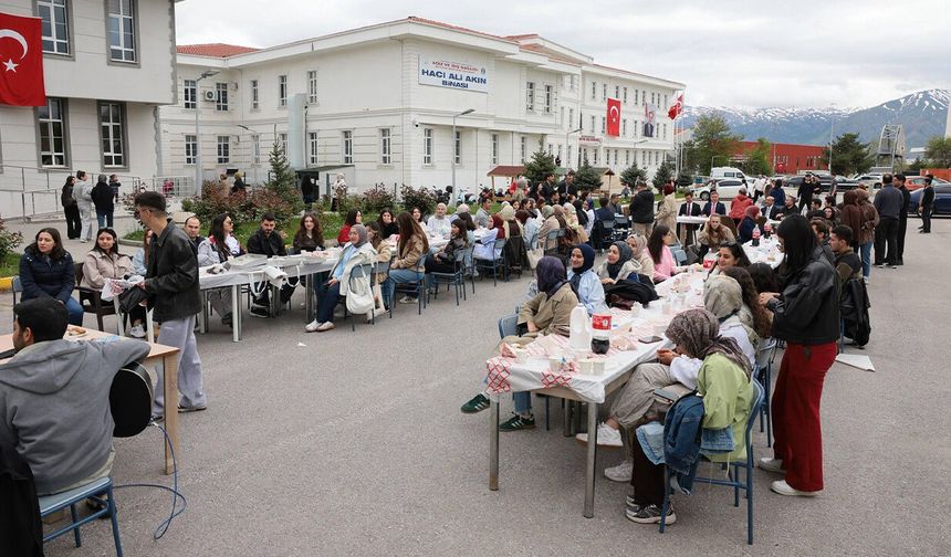 Erzincan'da Öğrencilerle Birlik ve Dayanışma Pikniği
