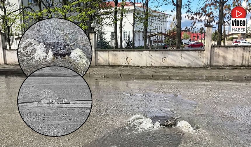 Erzincan’da Tıkalı Rögarlar Caddeyi Göle Çevirdi