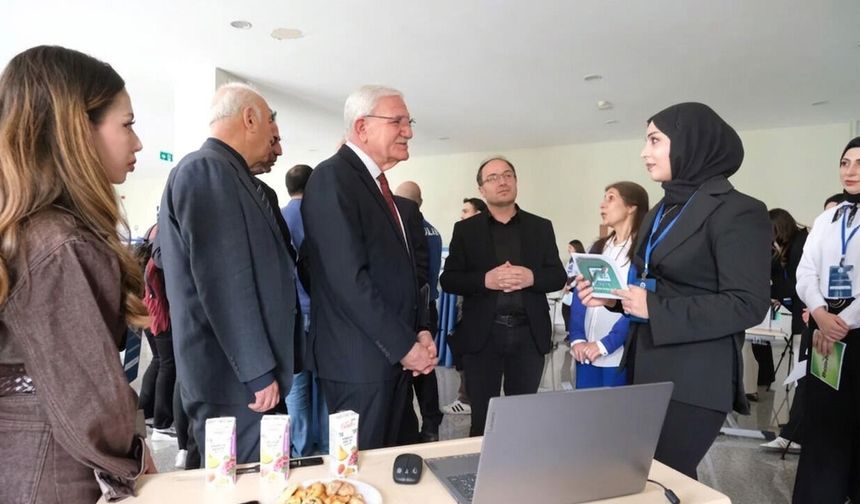 Sağlık Yönetimi Öğrencileri Projelerini Tanıttı
