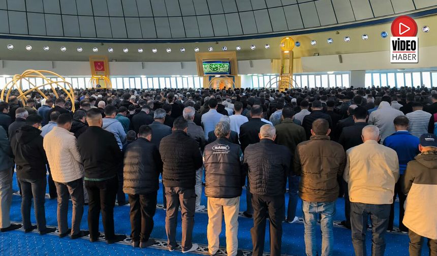 Terzibaba Camii’nde Bayram Coşkusu