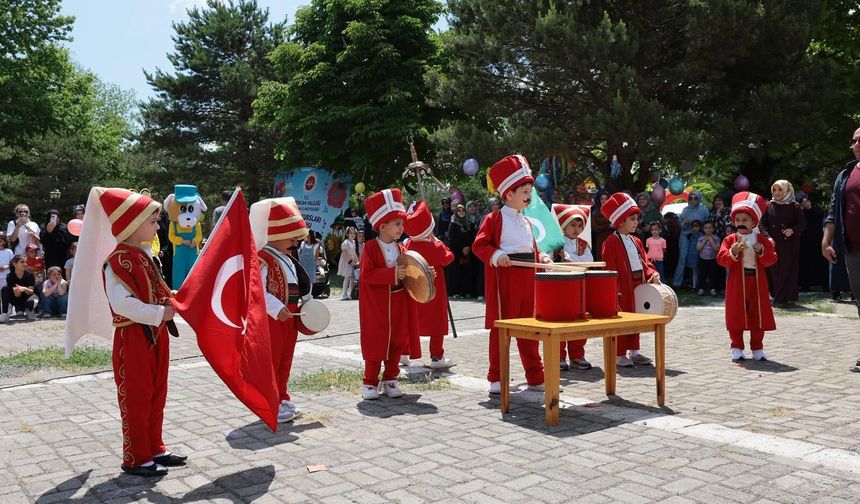 Miniklerden Gönülleri Isıtan Kapanış Şenliği