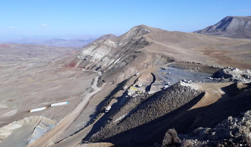 Çayırlı-Başköy-Erzincan Yolu Trafiğe Kapatıldı