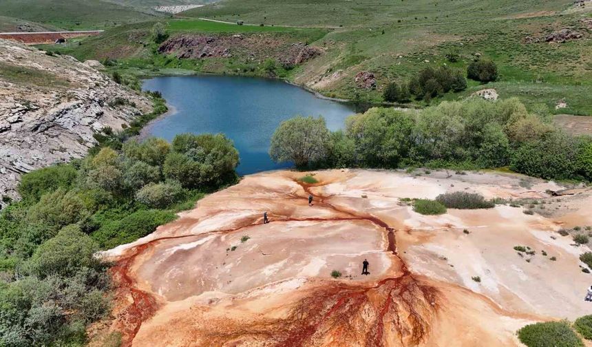 Otlukbeli Gölü Eşsiz Görüntüsüyle Büyülüyor