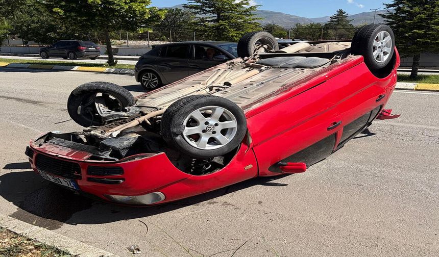 Erzincan'da Otomobil Takla Attı: 1 Yaralı