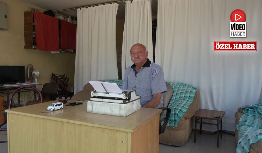60 Yıldır Daktilosuyla Hizmet Veriyor