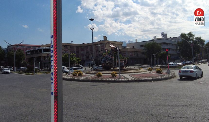 Erzincan’da Trafik Lambaları Bu Kez “Şiddete Hayır” Dedi