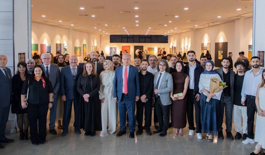 EBYÜ'de Mezuniyet Sergisi Sanatseverlerle Buluştu