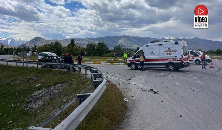 Kemah Yol Ayrımında Kaza; 3 Yaralı