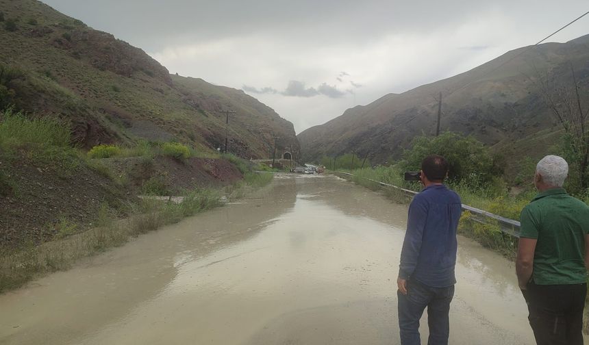 Erzincan-Kemah Karayolunda Sel Alarmı: Ulaşım Geçici Olarak Durdu