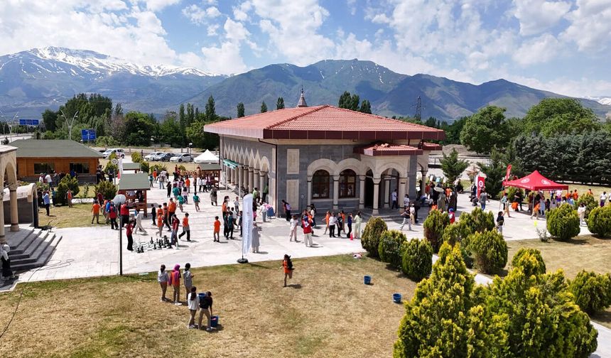 ÇEDES Projesi Erzincan’da Yıl Sonu Programıyla Tamamlandı