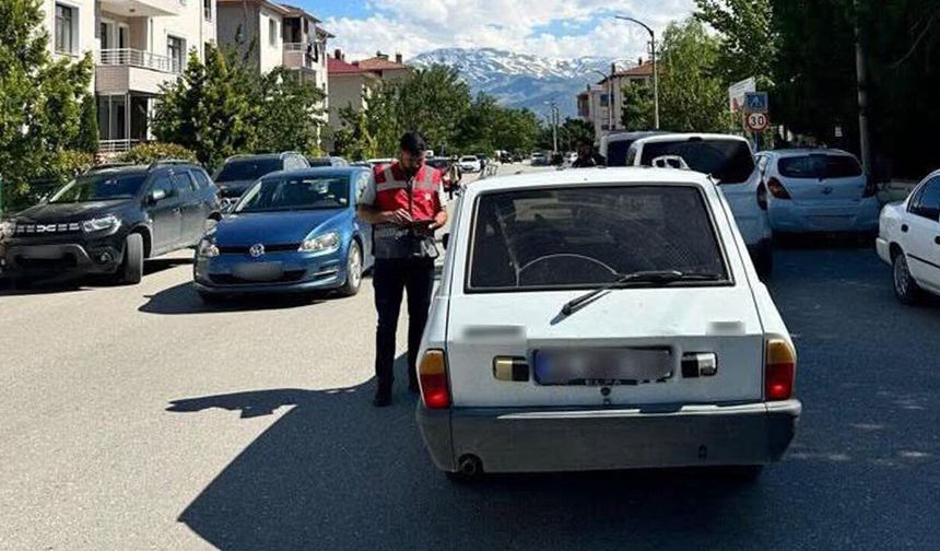 Erzincan'da Okul Çevrelerinde Güvenlik Uygulaması Gerçekleştirildi