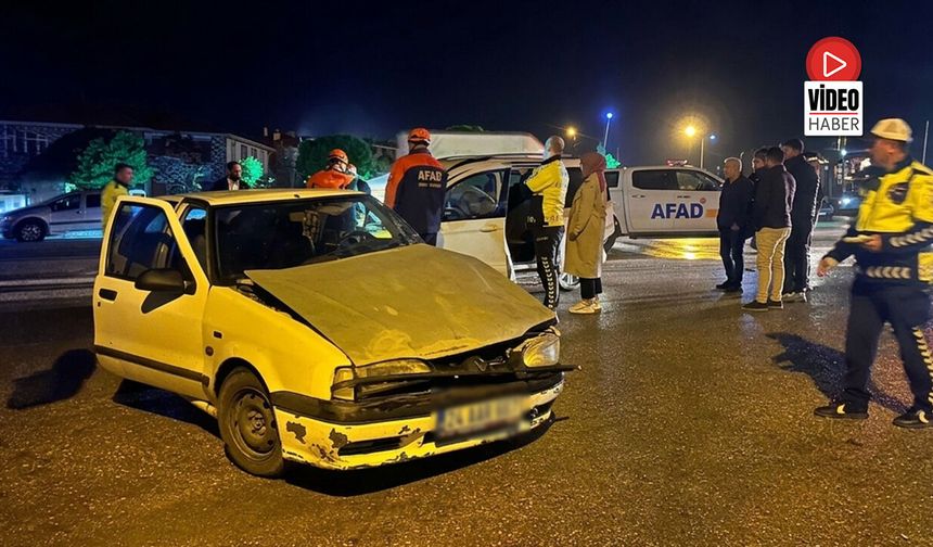 Erzincan'da 2 Aracın Çarpıştığı Kazada 5 Kişi Yaralandı