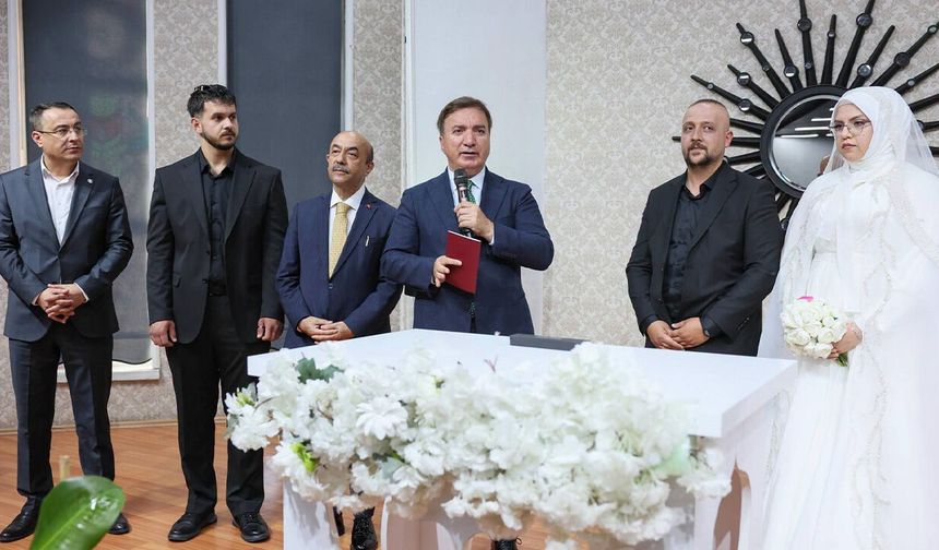 Vali Aydoğdu, Genç Çiftin Nikâh Şahitliğini Yaptı