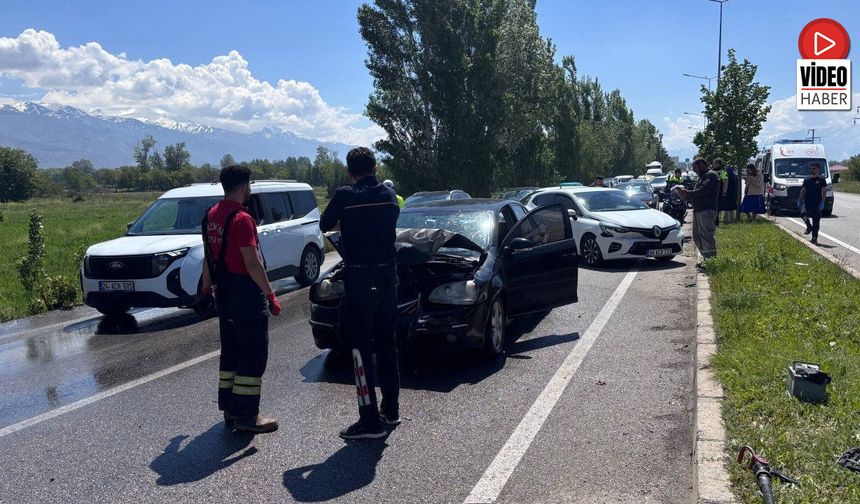 Erzincan'da 4 Araçlı Zincirleme Kaza