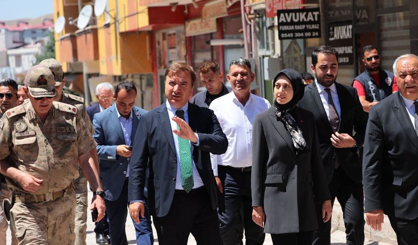 Vali Aydoğdu Tercan'da Vatandaşlarla Buluştu