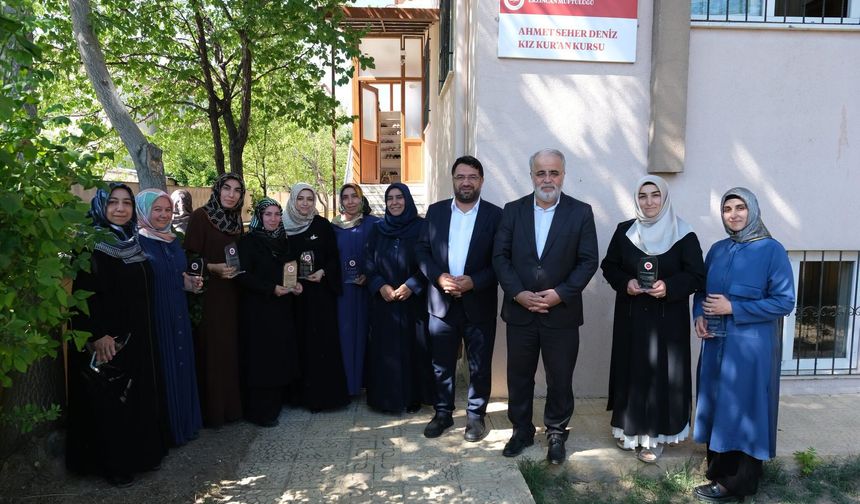 Kız Yaz Kur’an Kursu’nda Eğitim ve Sanat Bir Arada