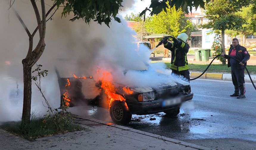 Seyir Halindeki Otomobilin Motoru Alev Aldı