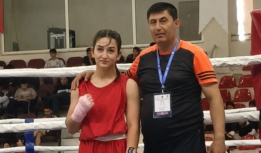 Erzincanlı Boksörden Türkiye Üçüncülüğü