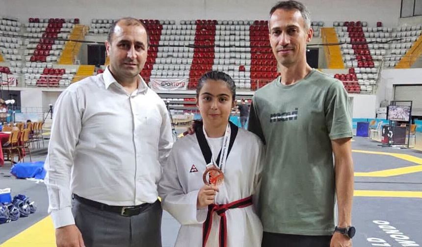 Erzincanlı Minik Tekvandocudan Bölge Üçüncülüğü