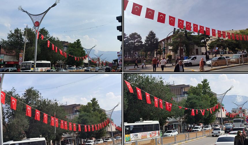 Zaferin 104. Yılında Erzincan Bayraklarla Donatıldı