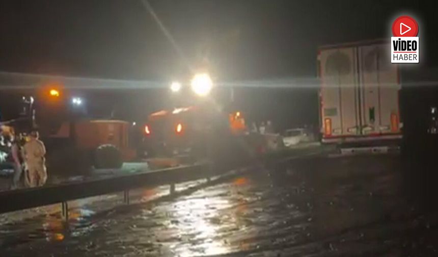 Heyelandan Kapanan Erzincan-Sivas Kara Yolu Yeniden Ulaşıma Açıldı