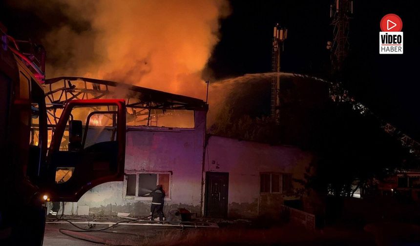 Erzincan’da Mobilya İmalathanesi Alev Alev Yandı