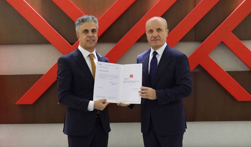 Rektör Kuyrukluyıldız Mazbatasını YÖK Başkanı Özvar’dan Aldı