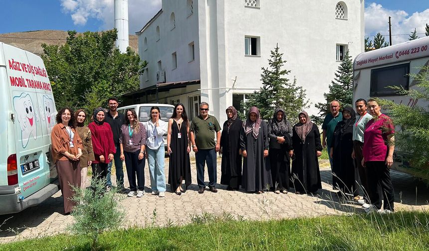 Sağlık Ekipleri Yurtbaşı Mahallesi'nde Vatandaşlarla Buluştu