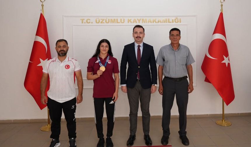 Şampiyon Elvira'ya Tebrik