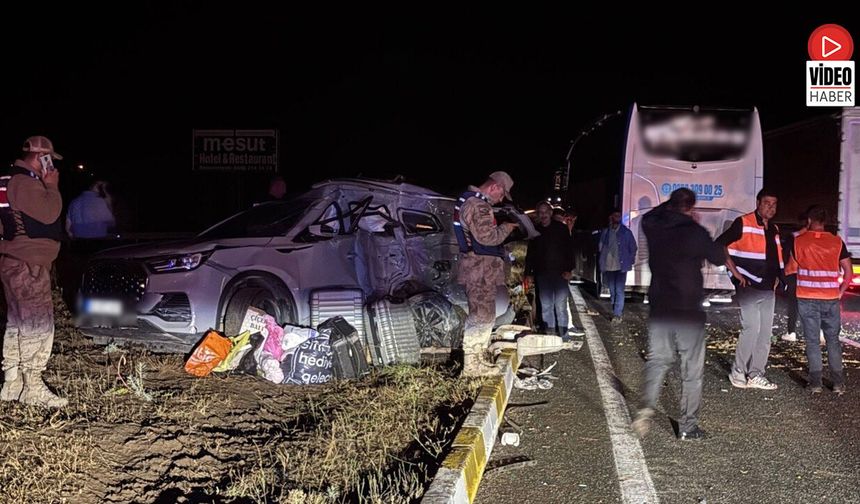 Erzincan’da Yolcu Otobüsü İle SUV Tipi Araç Çarpıştı: 1'i Ağır 7 Yaralı