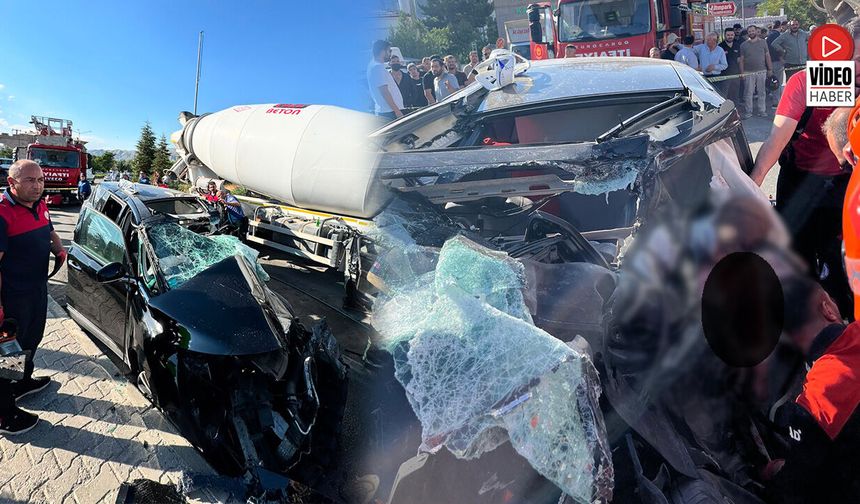 Erzincan'da Feci Kaza: Ağır Yaralı Kadın Araçtan Güçlükle Çıkarıldı