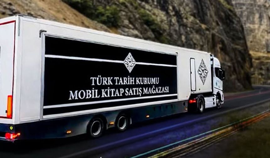 Mobil Kitap Mağazası Erzincanlı Okurlarla Buluşuyor