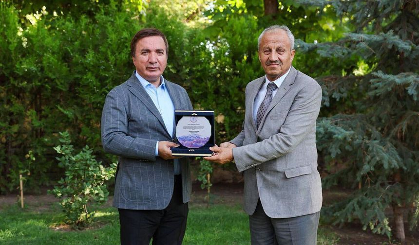 Vali Aydoğdu’dan Mahmut Güneş’e Hizmet Teşekkürü
