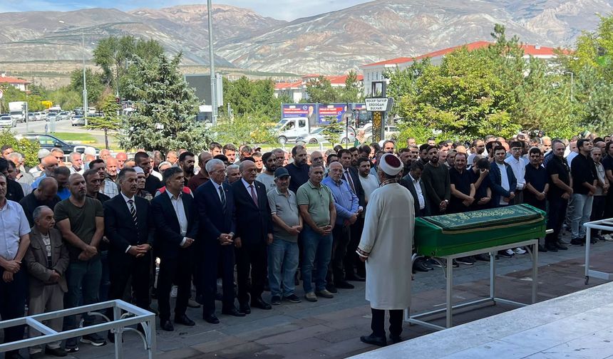 Öztürk Dualar Arasında Toprağa Verildi