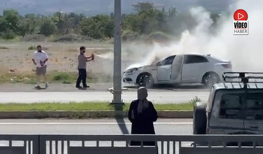 Seyir Halindeki Otomobil Bir Anda Alev Aldı