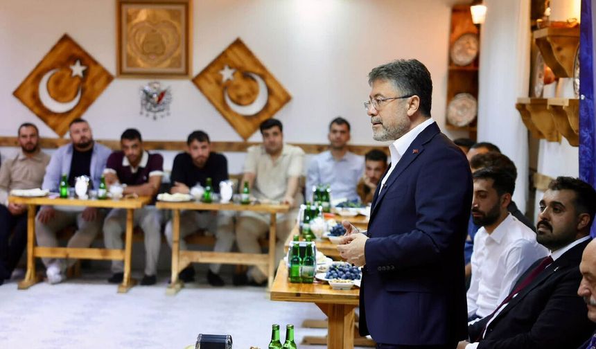 Bakan Yumaklı, Erzincan'da Gençlerle Buluştu