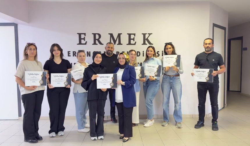 İşaret Dili Kursiyerleri Sertifikalarını Aldı