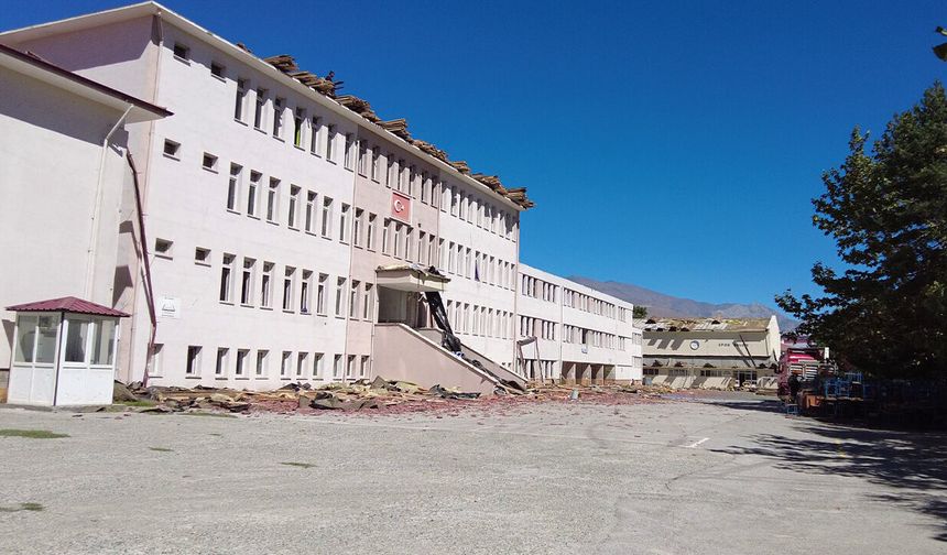 Erzincan Cumhuriyet Ortaokulu Yıkılıyor