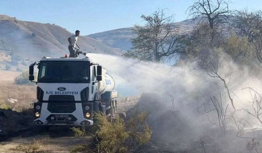 İliç'te Tarım Arazisinde Çıkan Yangın Kontrol Altına Alındı